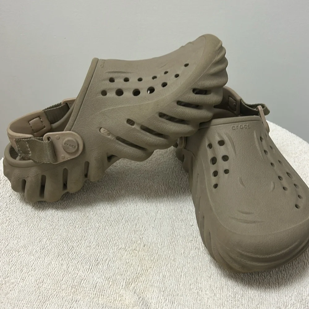 Crocs unisex Echo CHUCKY perforated Clogs mules water shoes w/ straps Size J4
